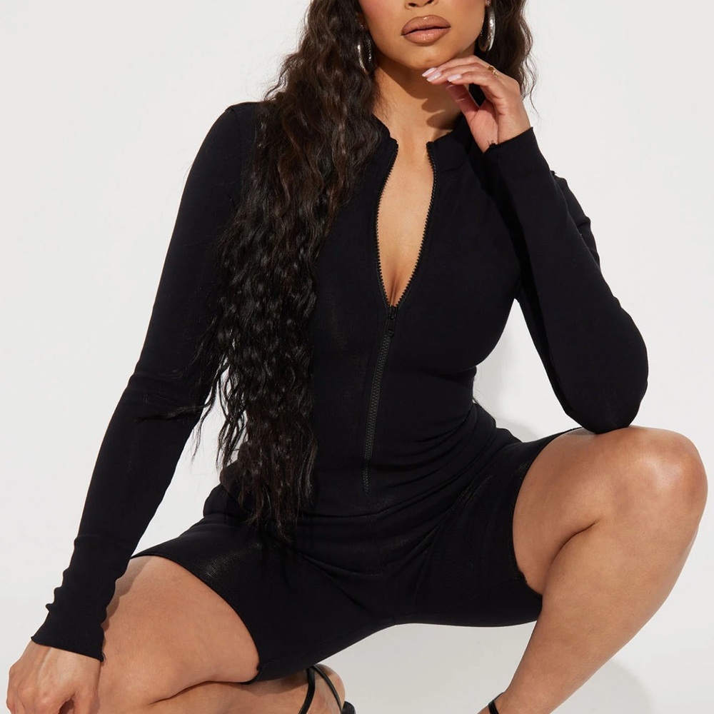 Fashion nova black sexy romper sz small zipper front